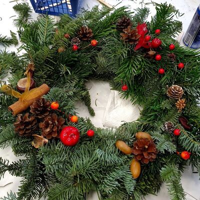 Kalėdinio vainiko pynimas